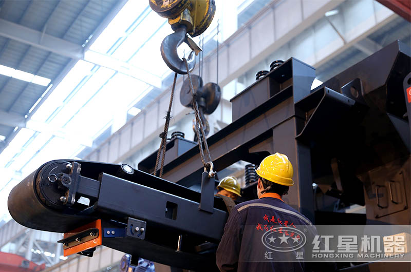 工人装配中 工人装配中