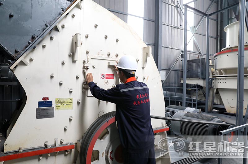 易彩堂锤式破碎机作业中 易彩堂锤式破碎机作业中